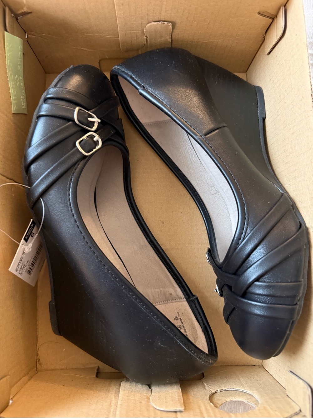 NIB Jaclyn Smith Quincie wedge heels. Size 6